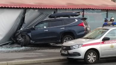 Фото - В Санкт-Петербурге водитель на внедорожнике въехал в ресторан