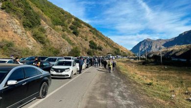 Фото - В очереди на границе России с Грузией образовался стихийный авторынок