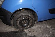 Фото - Житель Праги проколол 35 шин на украинских автомобилях