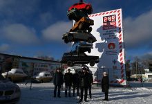 Фото - В Новосибирске построили «вавилонскую башню» из автомобилей