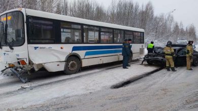 Фото - В Тобольске легковой автомобиль врезался в автобус с пассажирами